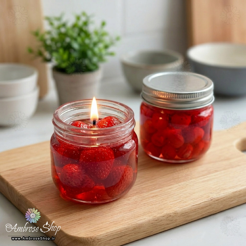 شمع معطر مربای توت فرنگی طرح دسر فانتزی شیشه ای دردار امبرز شاپ